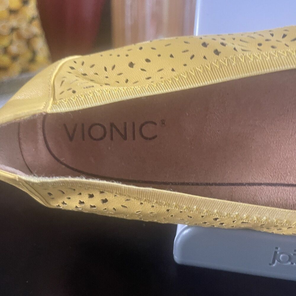 Vionic Robyn Womens Size 12 Soft Perforated Leather Ballet Flats Laser Cut - Picture 15 of 16